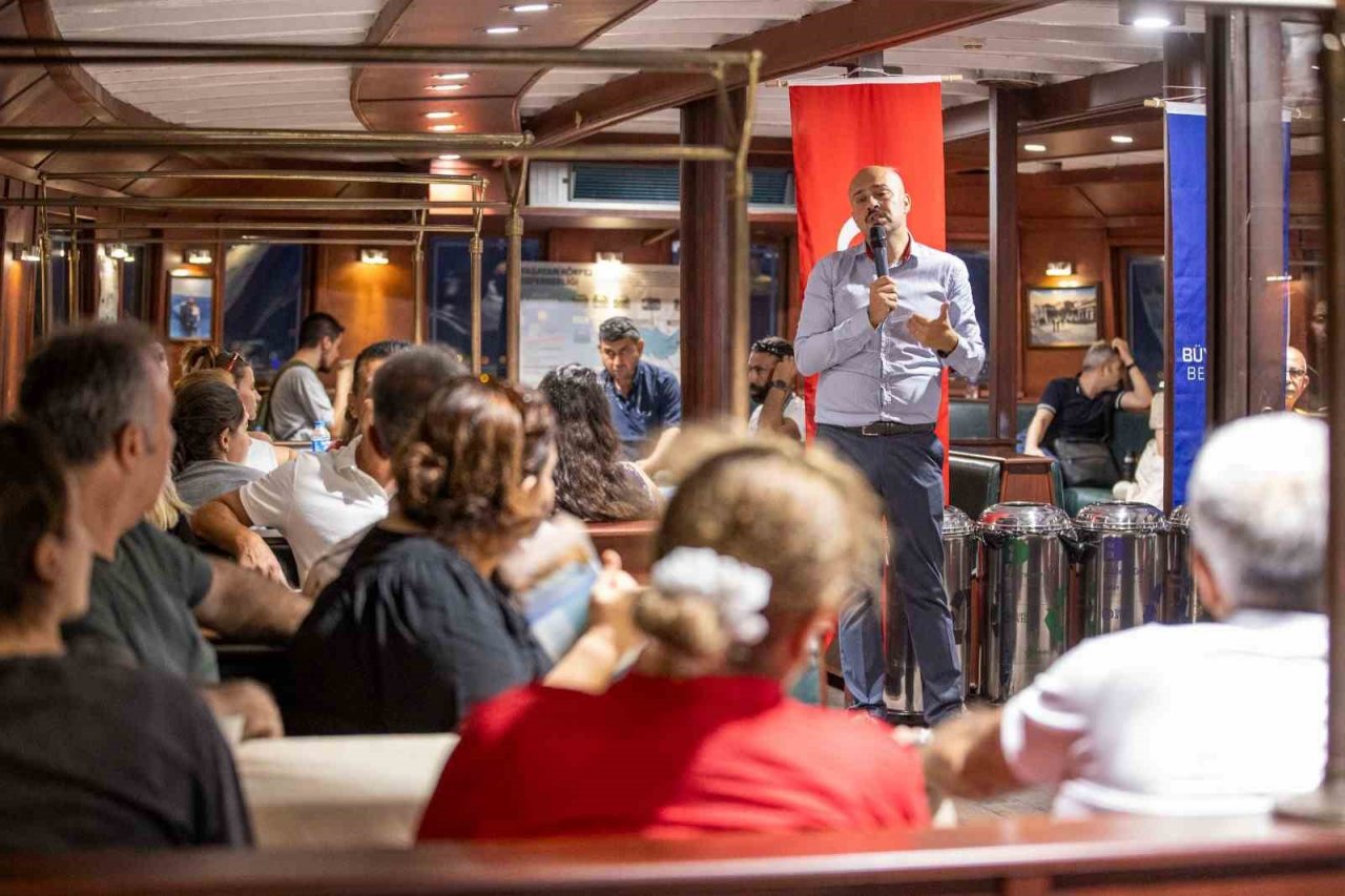 İzmir’in tarihi “Körfez Turu” ile denizden keşfediliyor