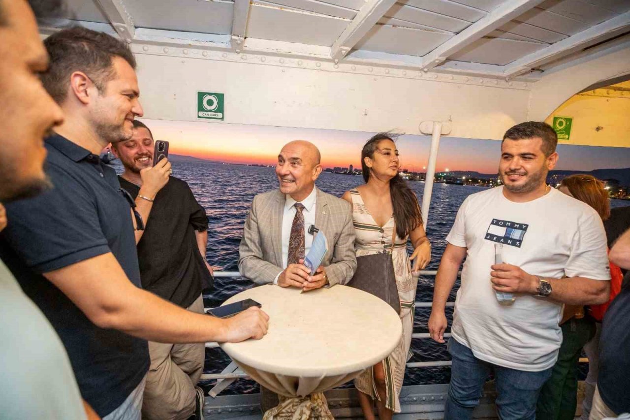 İzmir’in tarihi “Körfez Turu” ile denizden keşfediliyor