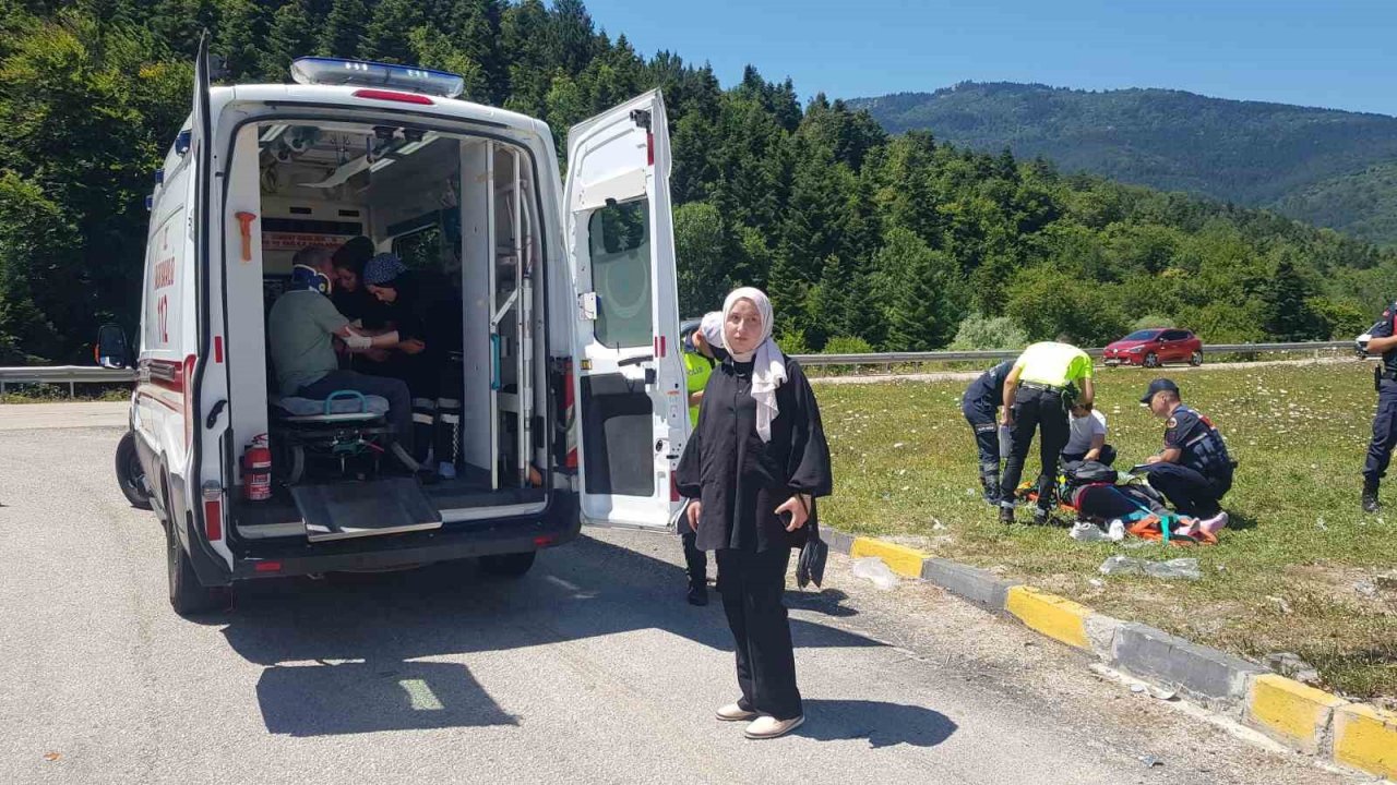 Karabük’te 2 otomobil çarpıştı: 1 ölü, 9 yaralı