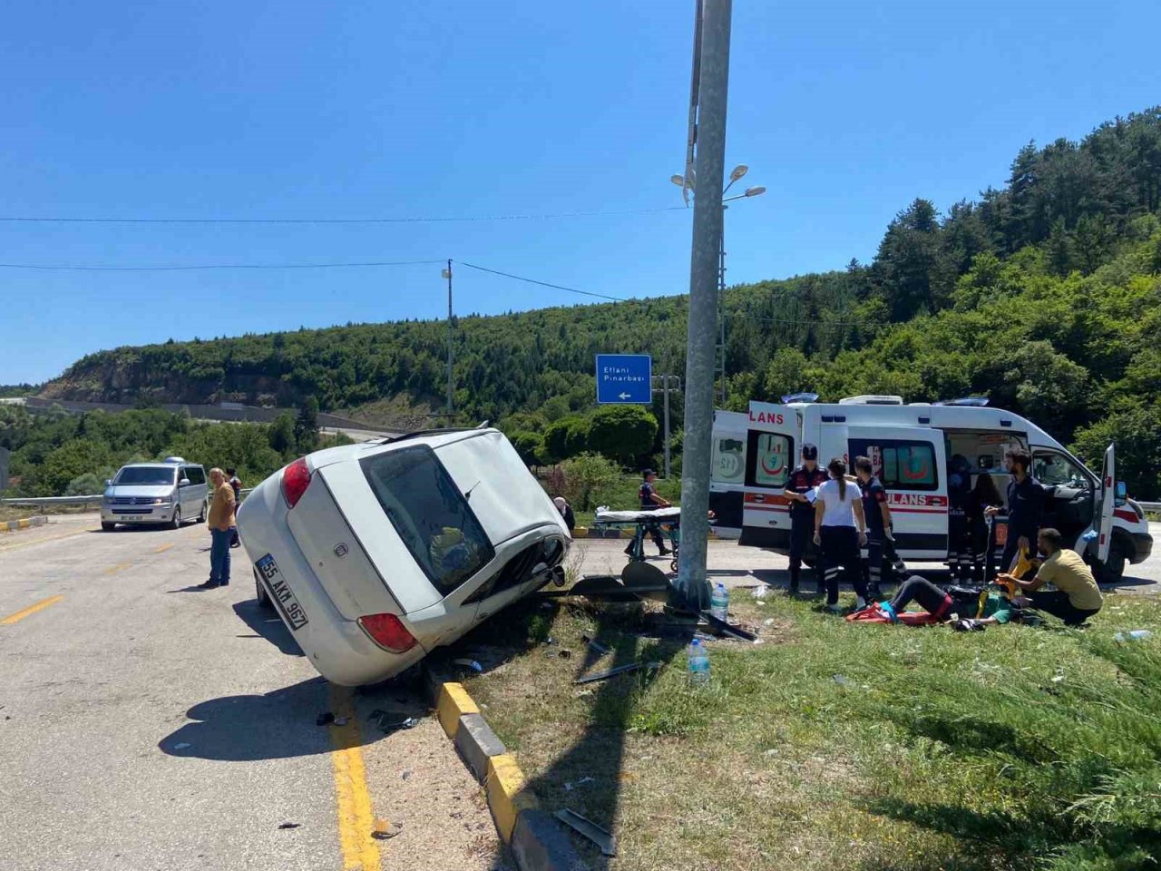 Karabük’te 2 otomobil çarpıştı: 1 ölü, 9 yaralı
