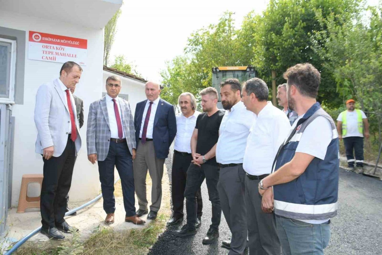 Eskipazar’da köy yolları asfaltlanıyor