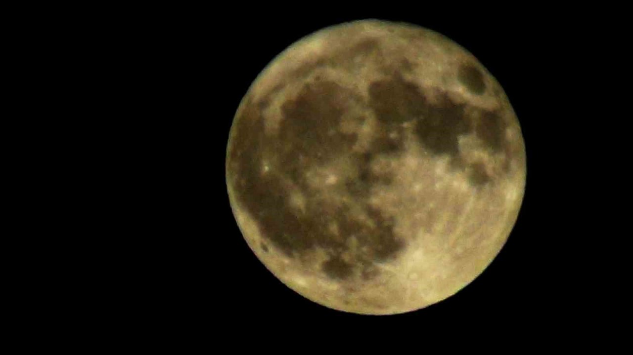 Kars’ta dolunay böyle görüntülendi