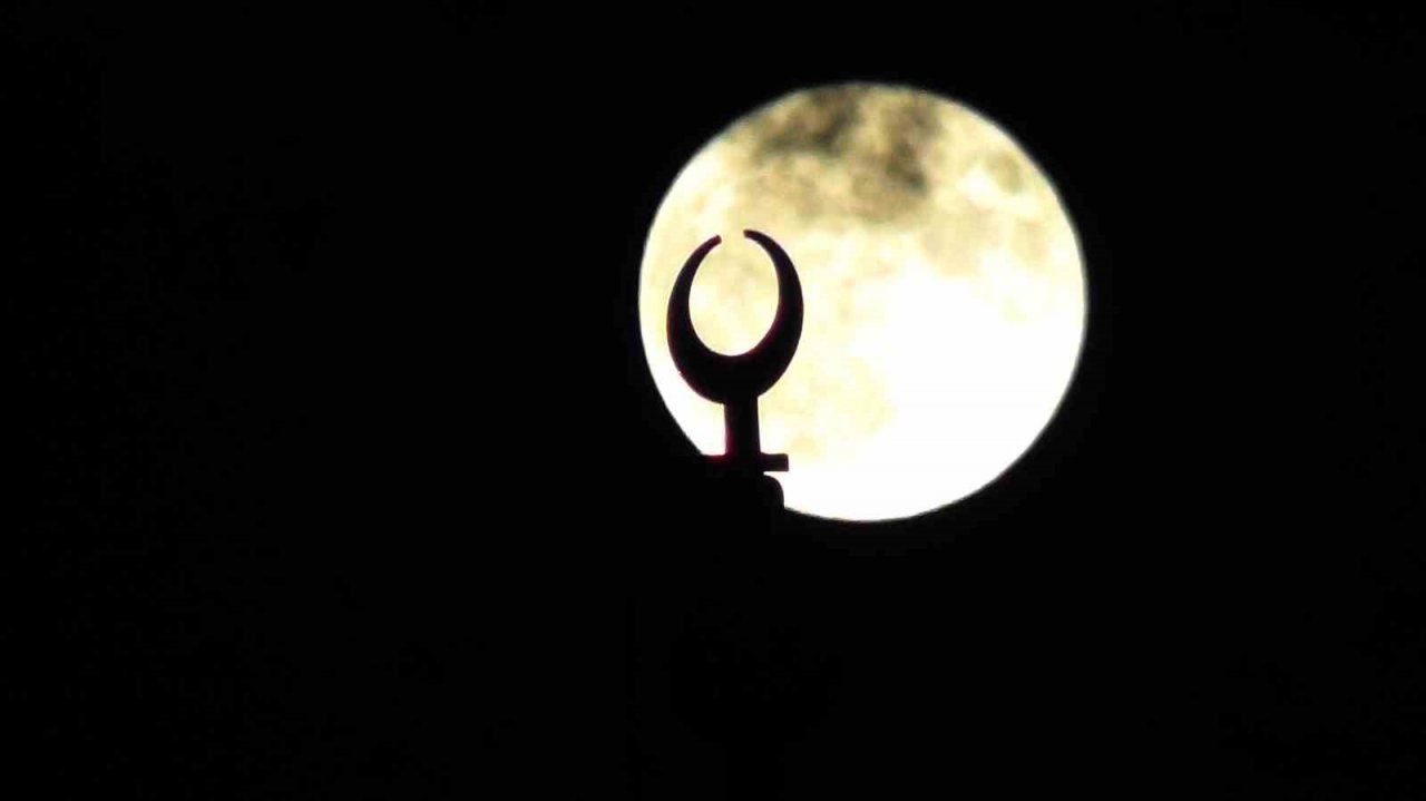 Kars’ta dolunay böyle görüntülendi