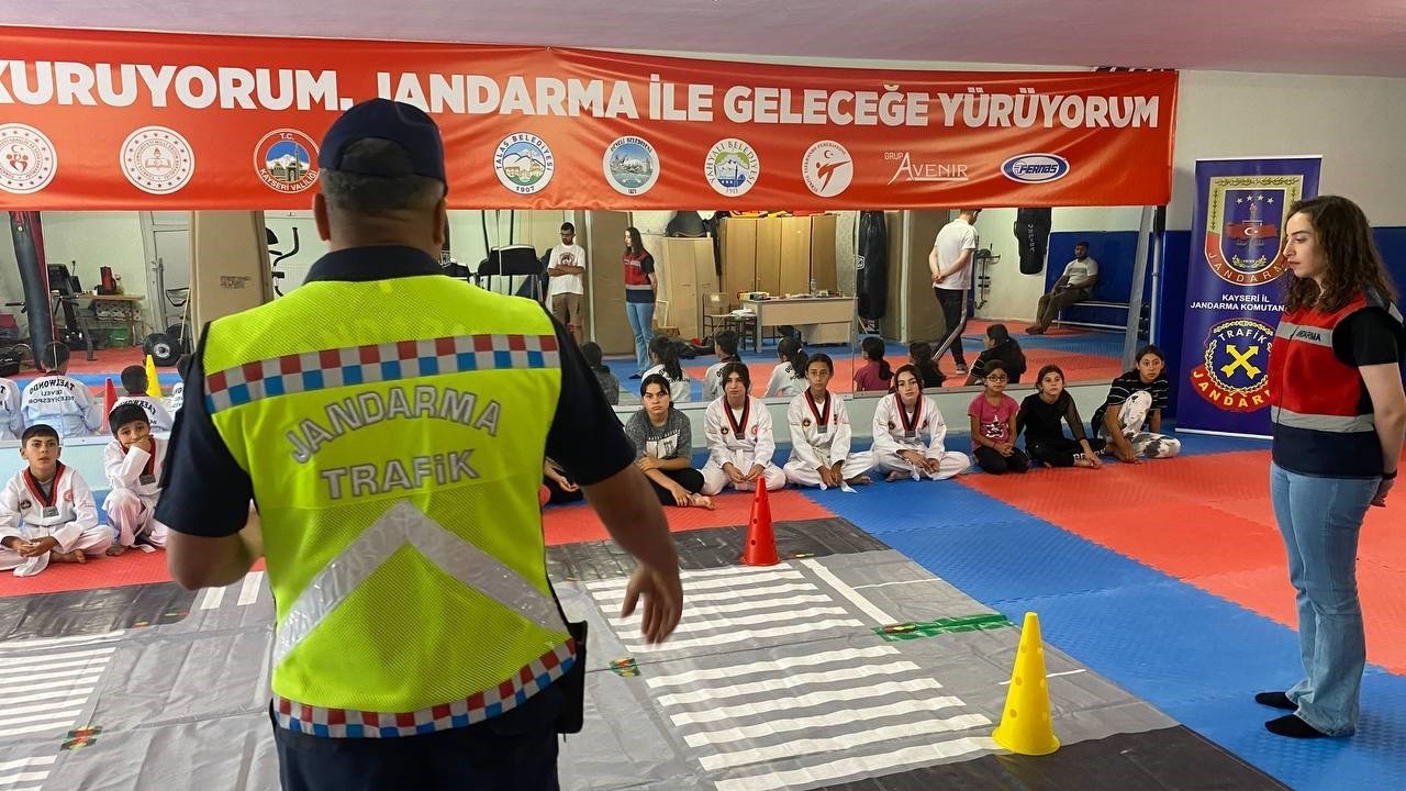 Jandarmadan öğrencilere ‘taekwondo’ eğitimi