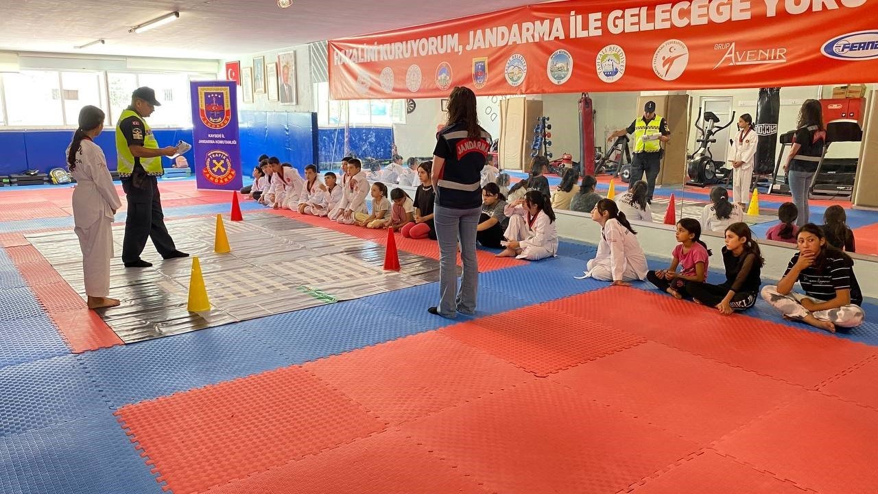 Jandarmadan öğrencilere ‘taekwondo’ eğitimi
