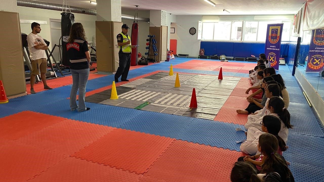 Jandarmadan öğrencilere ‘taekwondo’ eğitimi