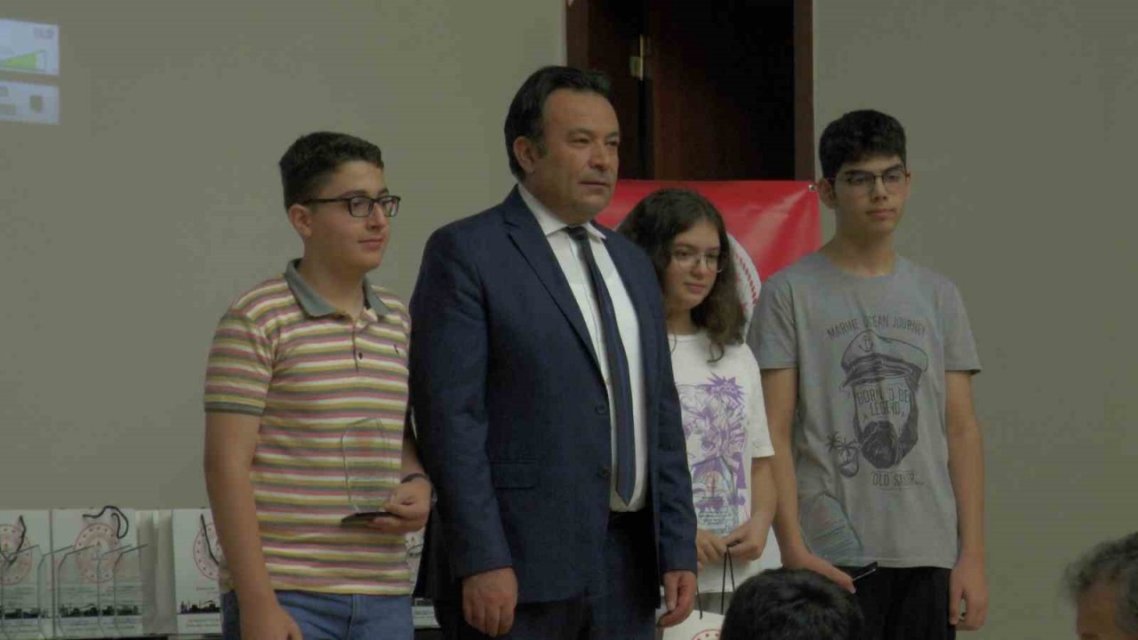 Milli eğitimden sınavlarda derece yapan öğrencilere hediye