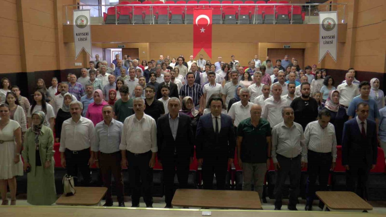 Milli eğitimden sınavlarda derece yapan öğrencilere hediye