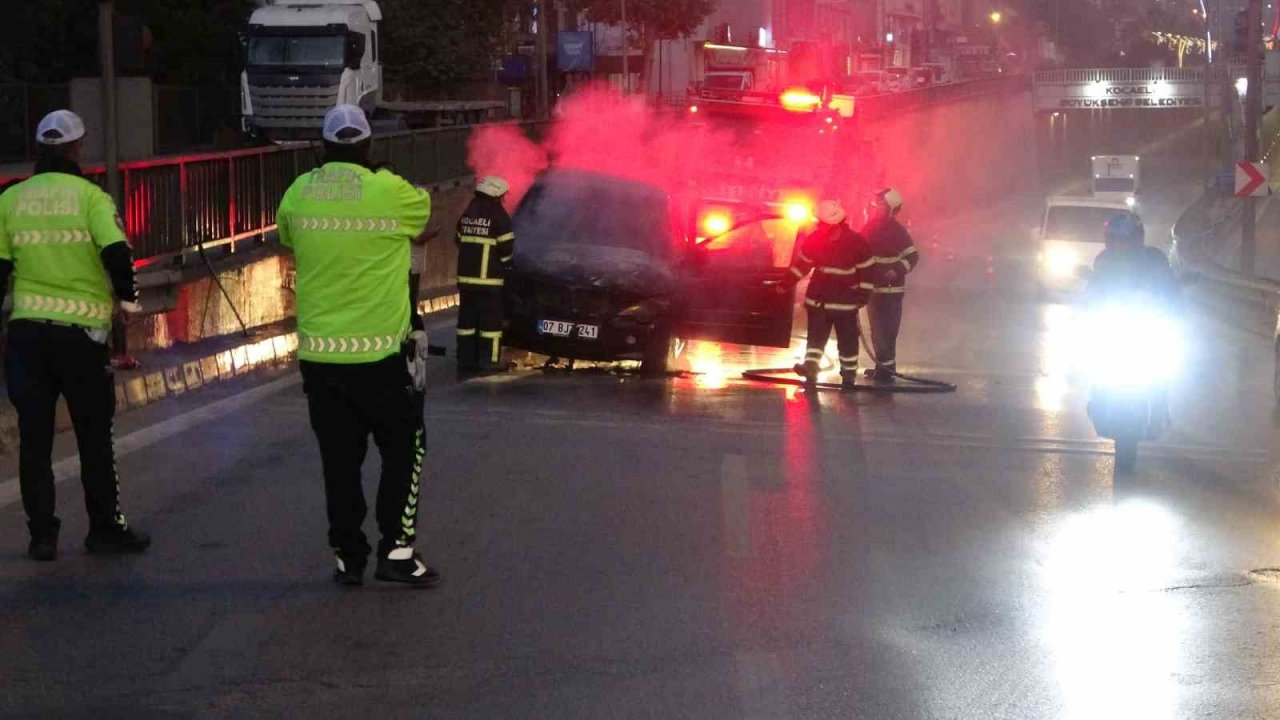 Kilometrelerce yol gidip aldığı cip, dönüş yolunda yandı