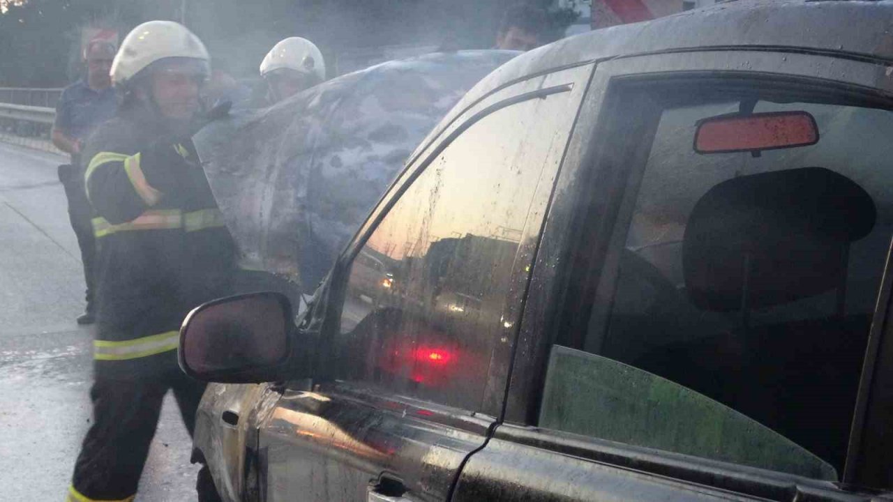 Kilometrelerce yol gidip aldığı cip, dönüş yolunda yandı