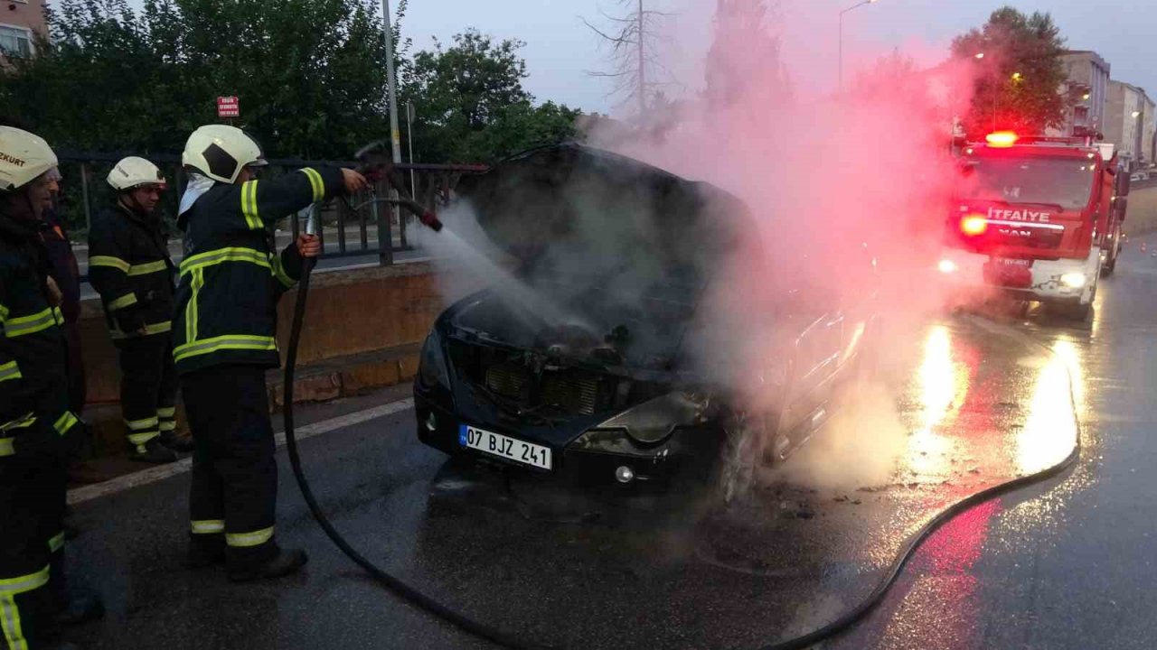 Kilometrelerce yol gidip aldığı cip, dönüş yolunda yandı