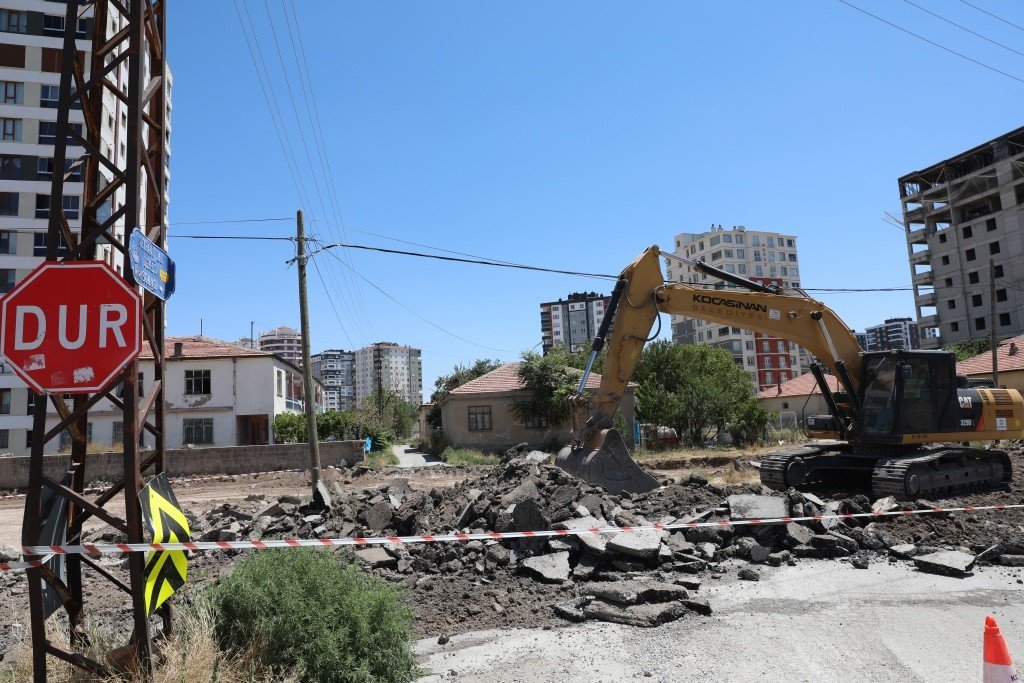 Başkan Çolakbayrakdar: “Seyrani, kentsel dönüşümle yenileniyor ve güzelleşiyor”