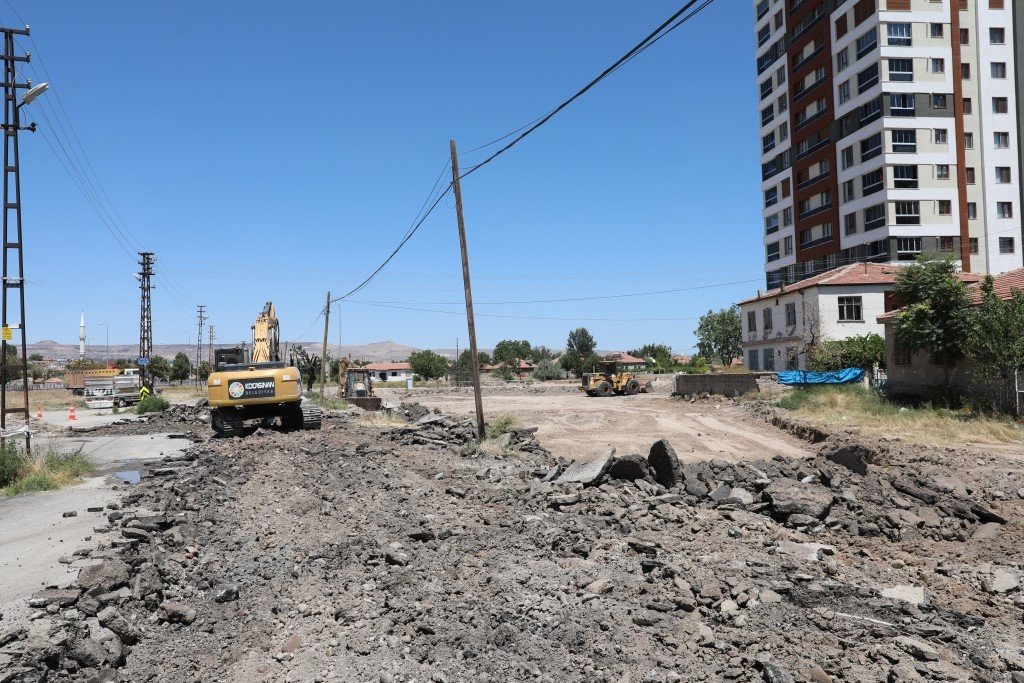 Başkan Çolakbayrakdar: “Seyrani, kentsel dönüşümle yenileniyor ve güzelleşiyor”