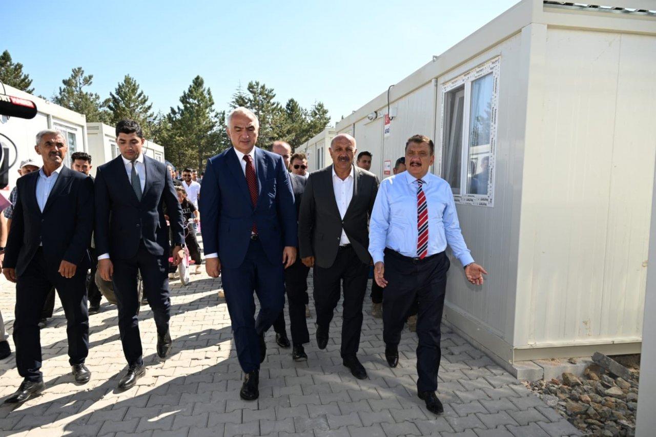 Bakan Ersoy, Malatya’da incelemelerde bulundu