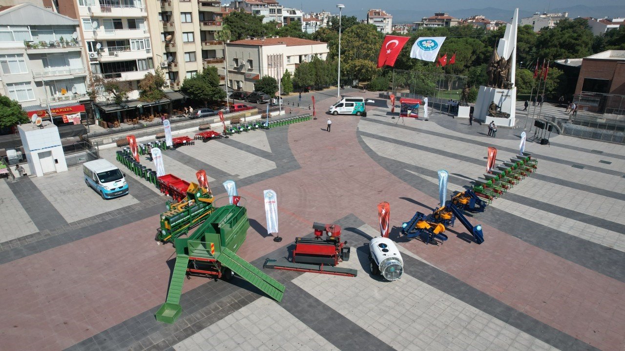 Başkan Ergün 60 tarım makinesi teslim etti