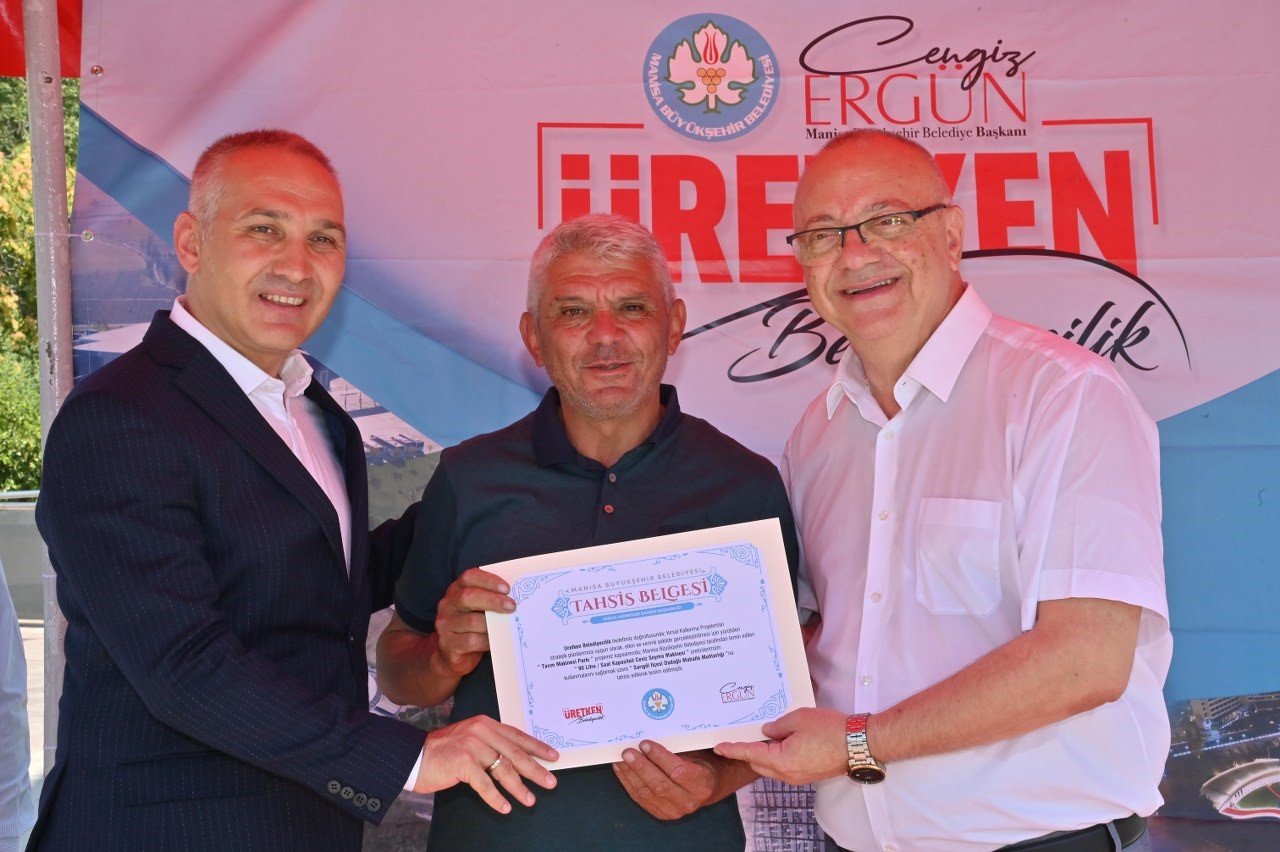 Başkan Ergün 60 tarım makinesi teslim etti