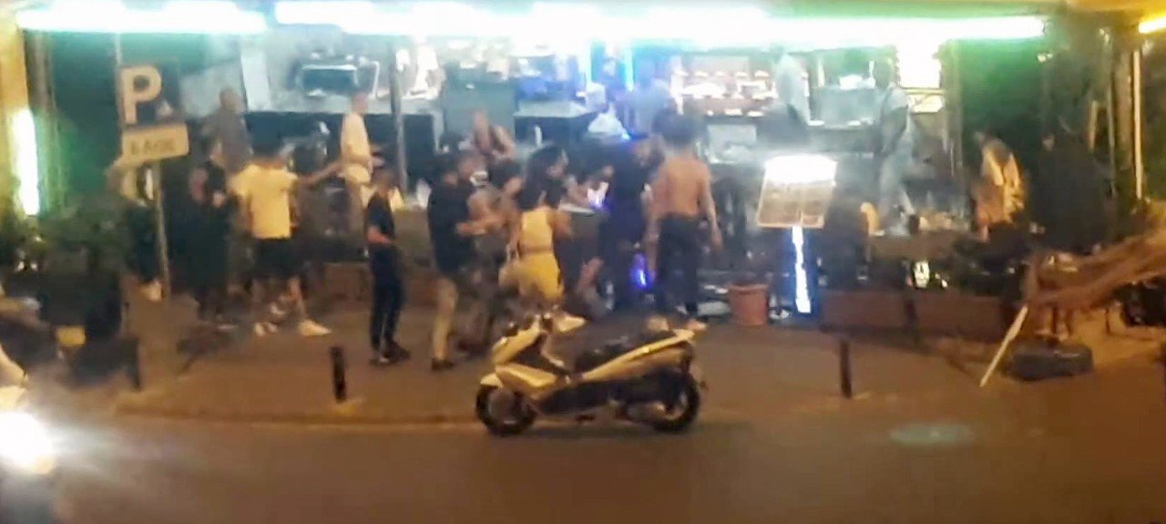 Marmaris’te sokak kavgası cep telefonu ile görüntülendi