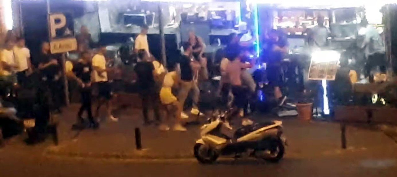 Marmaris’te sokak kavgası cep telefonu ile görüntülendi
