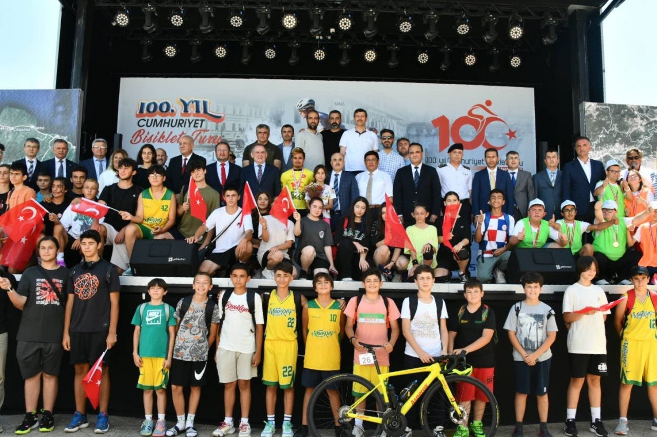 100. Yıl Cumhuriyet Bisiklet Turu’nun Havza-Samsun etabı tamamlandı
