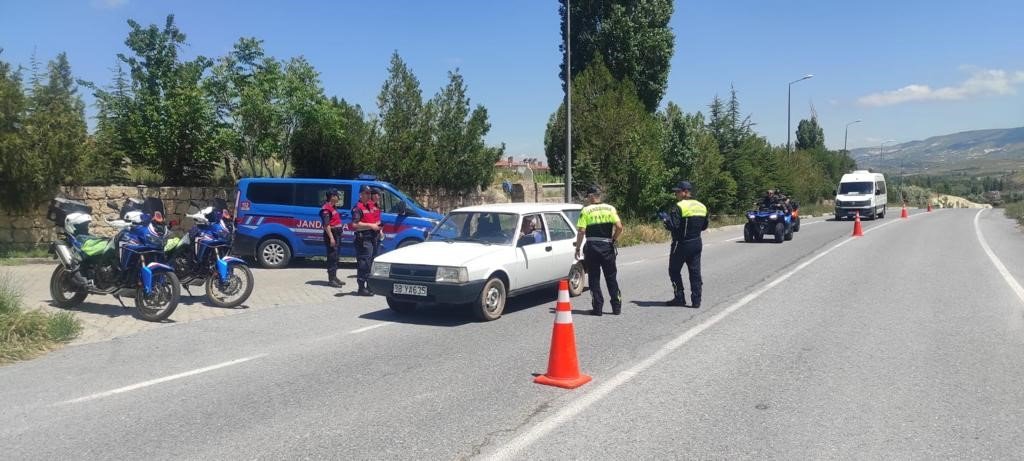Jandarma ekiplerinden ’Huzur ve Güven Uygulaması’