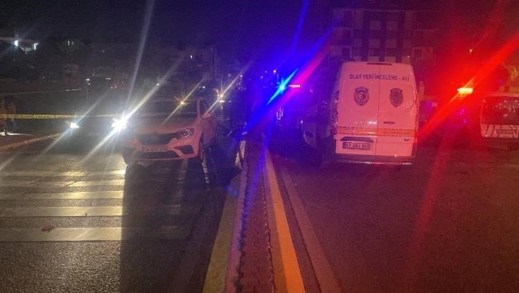 Kocaeli’de 2 şüpheliden biri silahla polisi yaraladı, diğeri ise kaçmaya çalıştı: 2 gözaltı