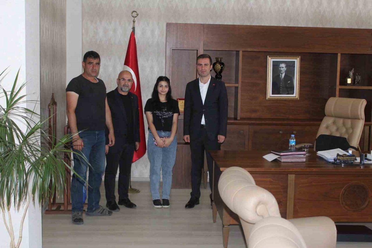 Selim’de başarılı öğrencilere ödülleri verildi