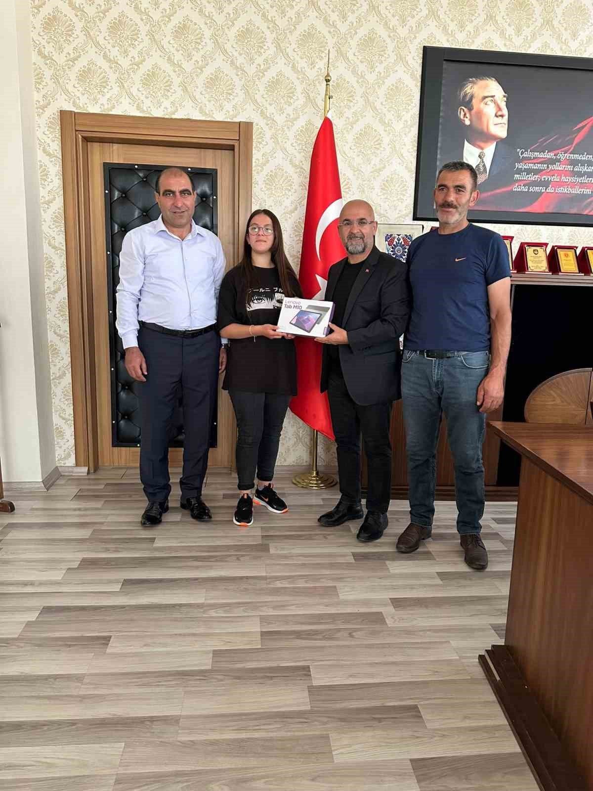 Selim’de başarılı öğrencilere ödülleri verildi