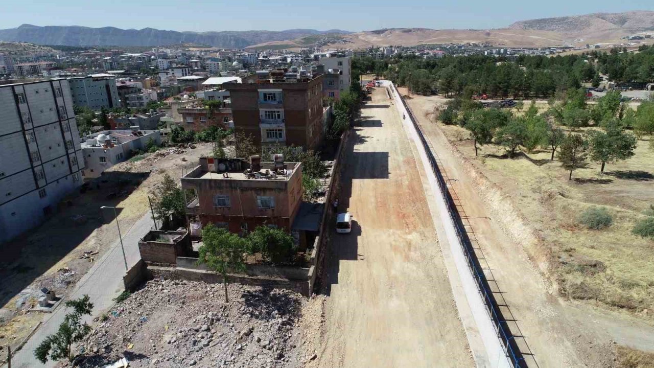 Siirt’te şehir trafiğini rahatlatan proje tamamlanma aşamasına geldi