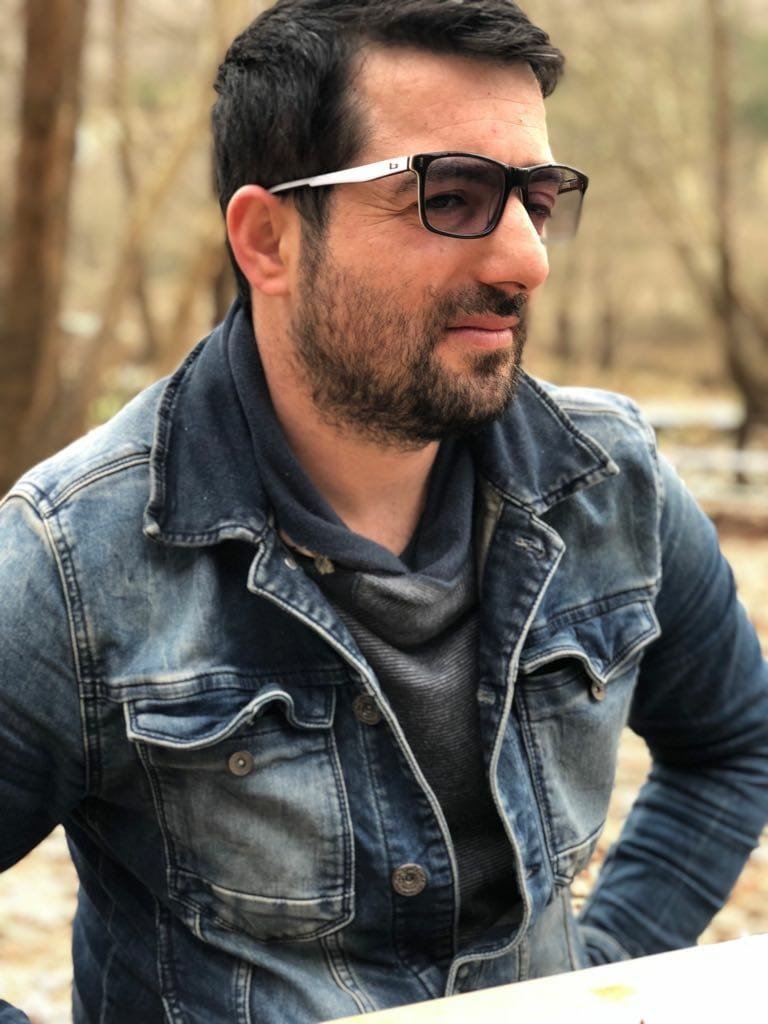 Kamyonetle çarpışan motosiklet sürücüsü kurtarılmadı