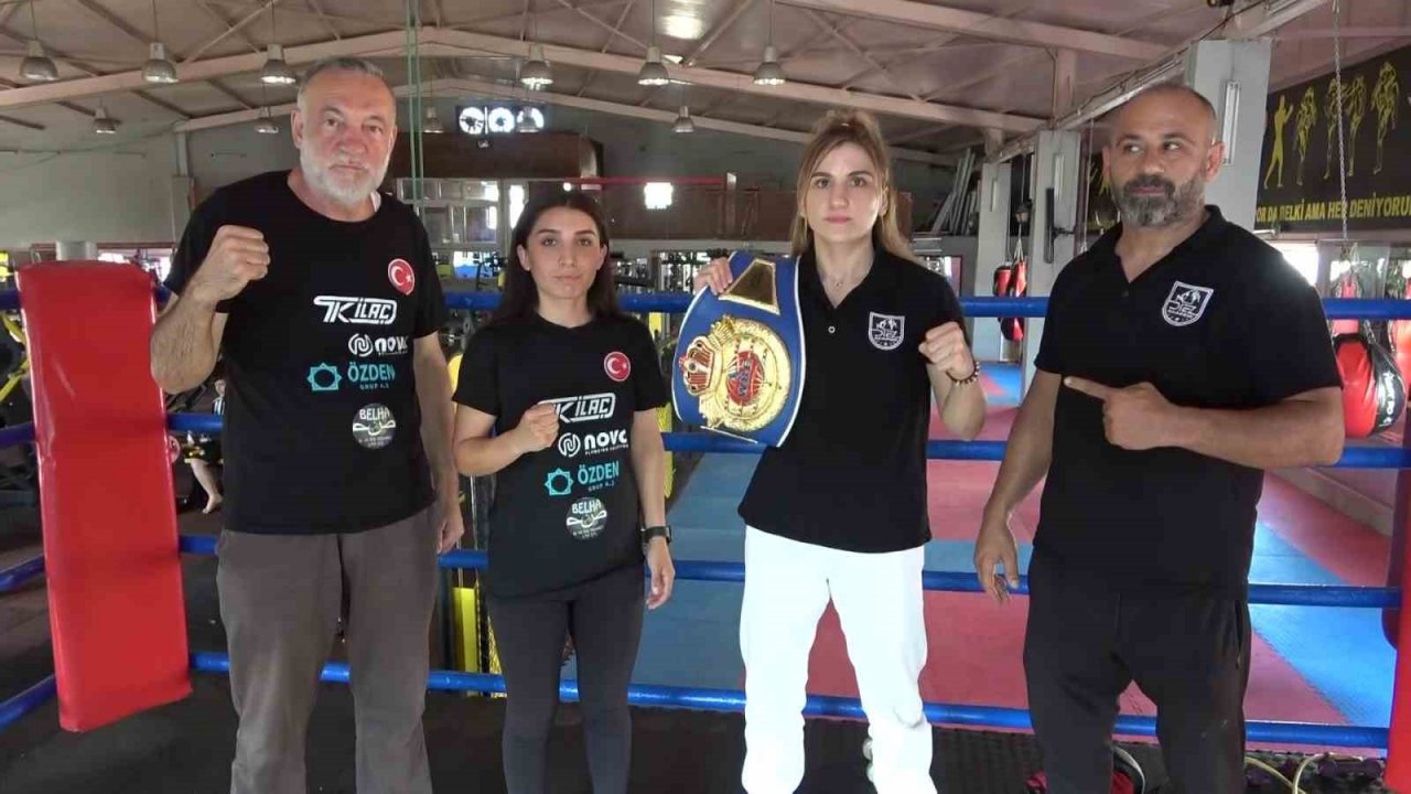 Türk boksör Elif, Makedonya’dan Türkiye’ye dünya şampiyonluk kemeri ile döndü