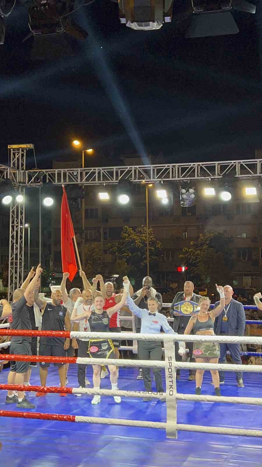 Türk boksör Elif, Makedonya’dan Türkiye’ye dünya şampiyonluk kemeri ile döndü