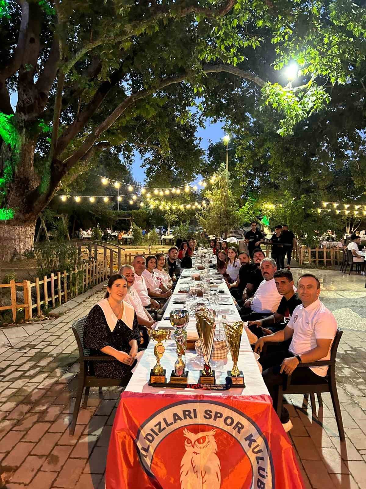 Muğlalı Türkiye şampiyonu hokeyciler için kutlama yemeği düzenlendi