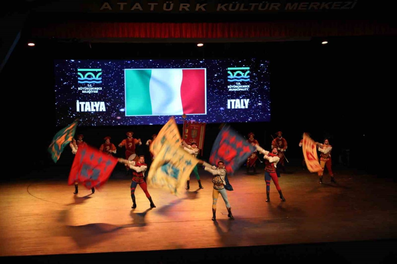 Uluslararası Halk Dansları’nda 25 ülkenin halk dansları yarışıyor