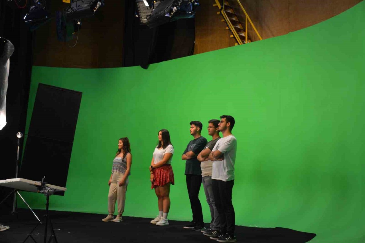 Anadolu Üniversitesi başarılı öğrencileri Eskişehir’de ağırladı