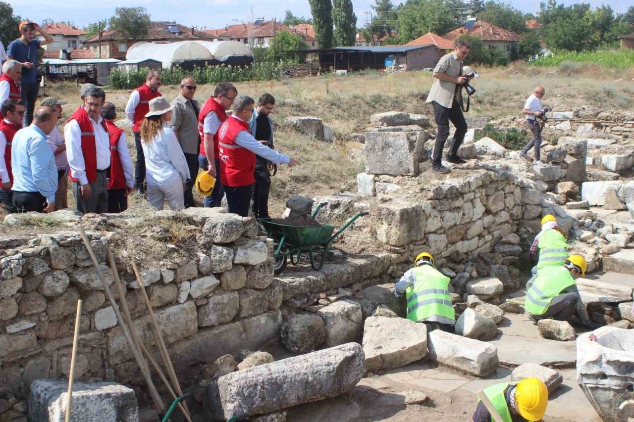 Vali Ergün; “Uşak birçok uygarlığı barındıran açık hava müzesidir”