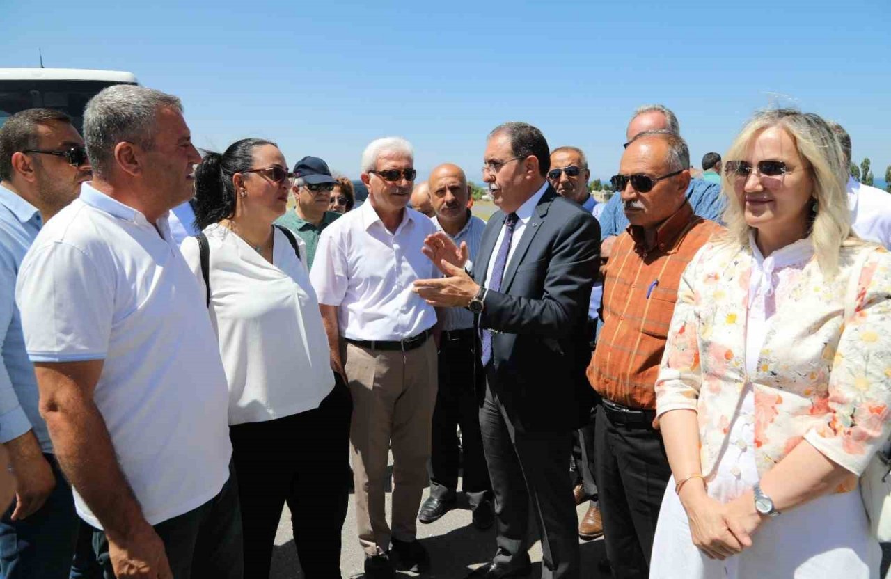 Mahalle muhtarları çevre yolunu gezdi