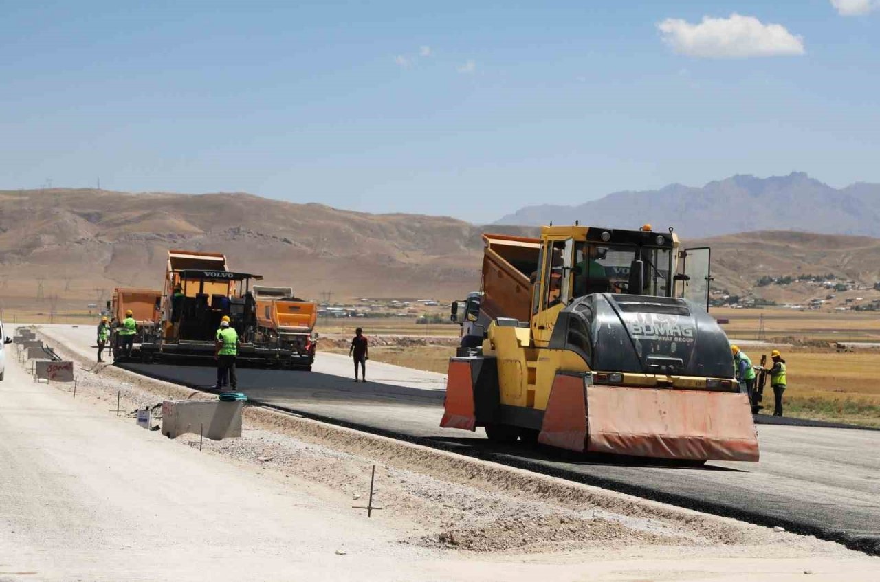 Mahalle muhtarları çevre yolunu gezdi