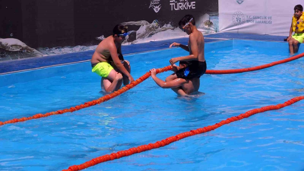 Yozgat’ta sıcak hava vatandaşı bunalttı