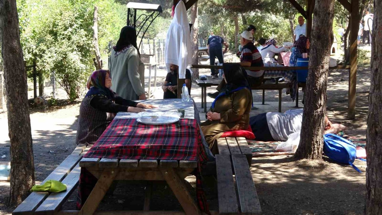 Yozgat’ta sıcak hava vatandaşı bunalttı