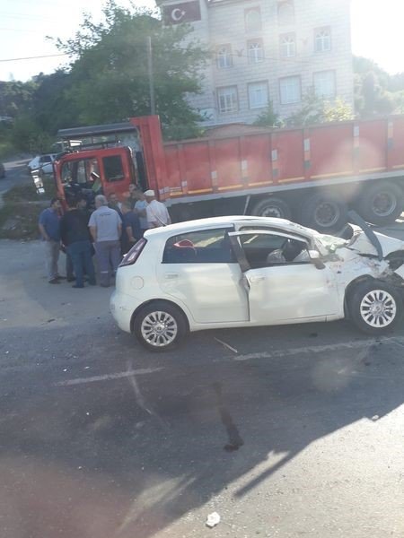 Kdz. Ereğli’de kamyonla otomobil çarpıştı: 1 yaralı