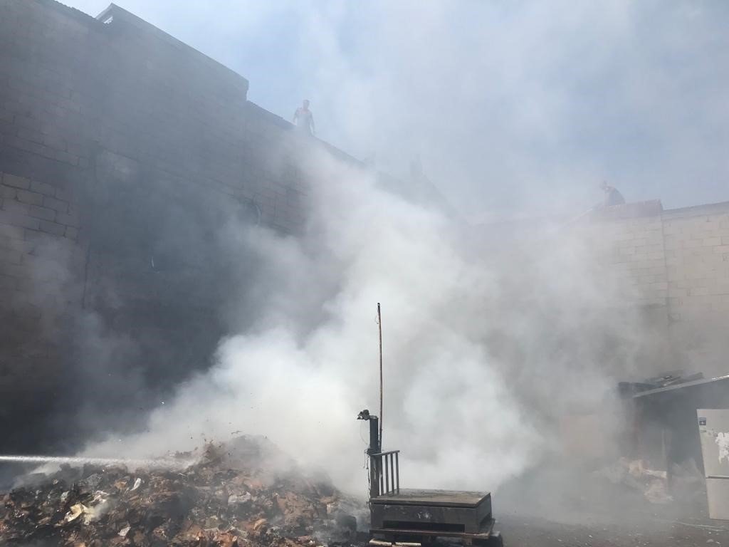 Ağrı’da çıkan yangında iş yeri küle döndü