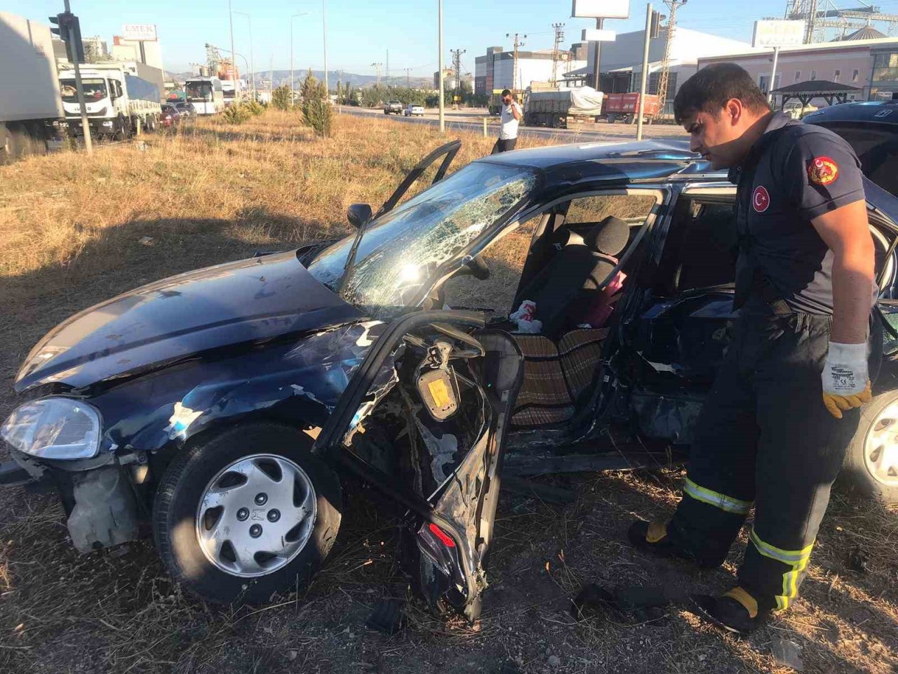 Amasya’da üç araç kavşakta çarpıştı: 1’i ağır 6 yaralı