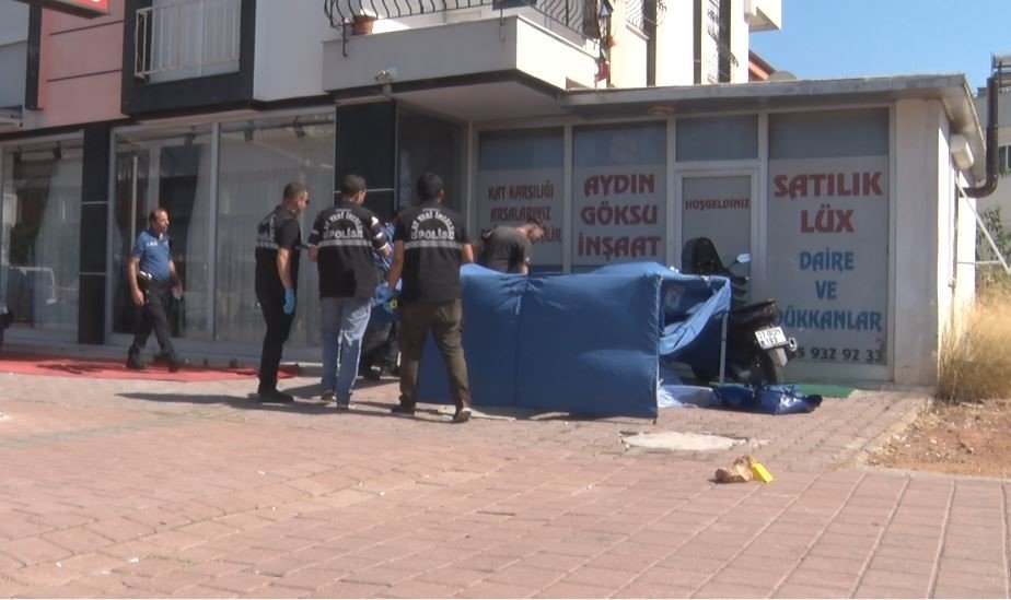 Direksiyon öğretmeni eşinin eğitim güzergahında silahla hayatına son verdi