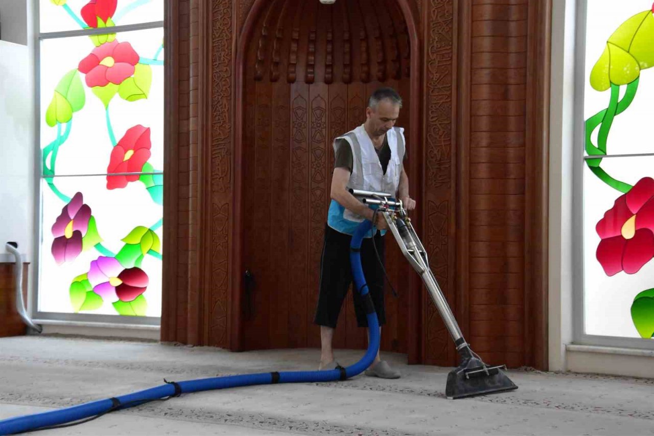Büyükşehir’den cami ve cemevi temizliği