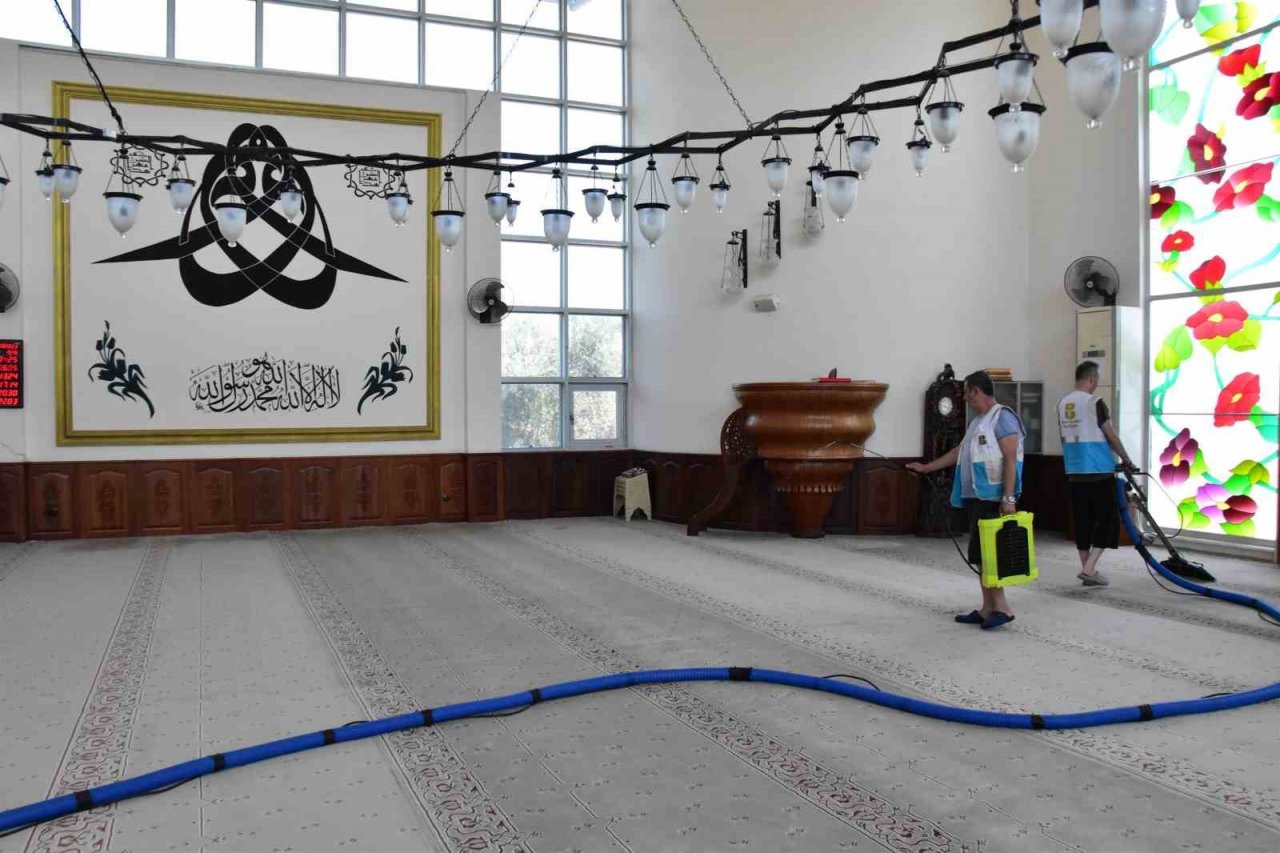 Büyükşehir’den cami ve cemevi temizliği