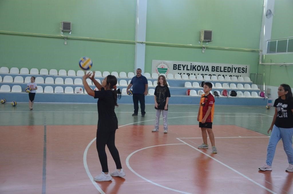 Beylikova geleceğin sultanlarını yetiştiriyor