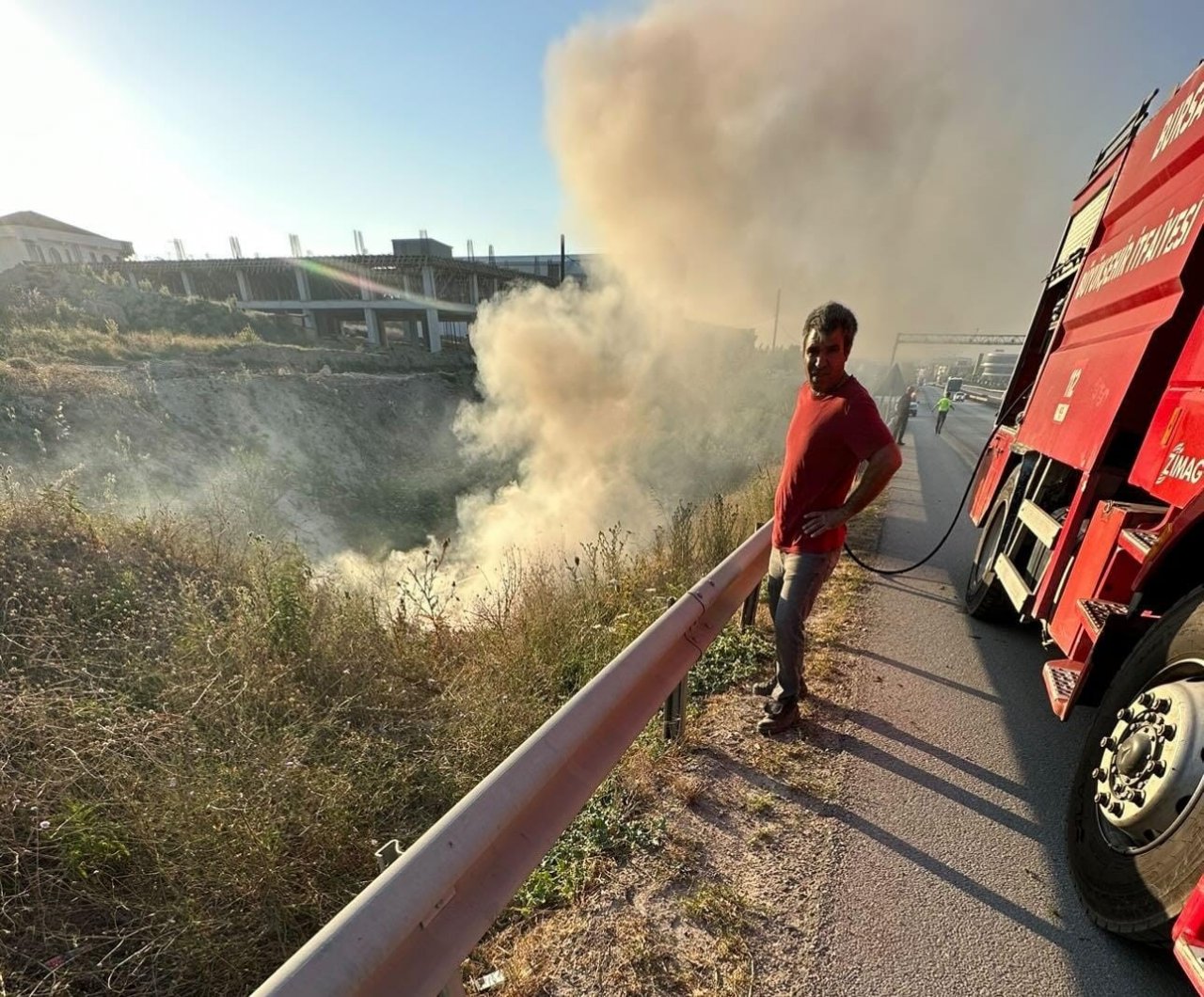 Şarampole uçan minibüs alev alev yandı: 2 yaralı