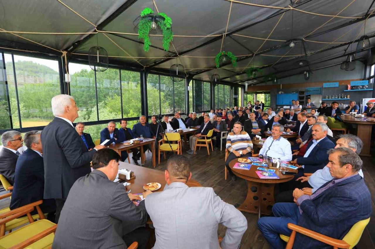 Büyükşehir Muhtarlar Masası ile muhtarların yanında