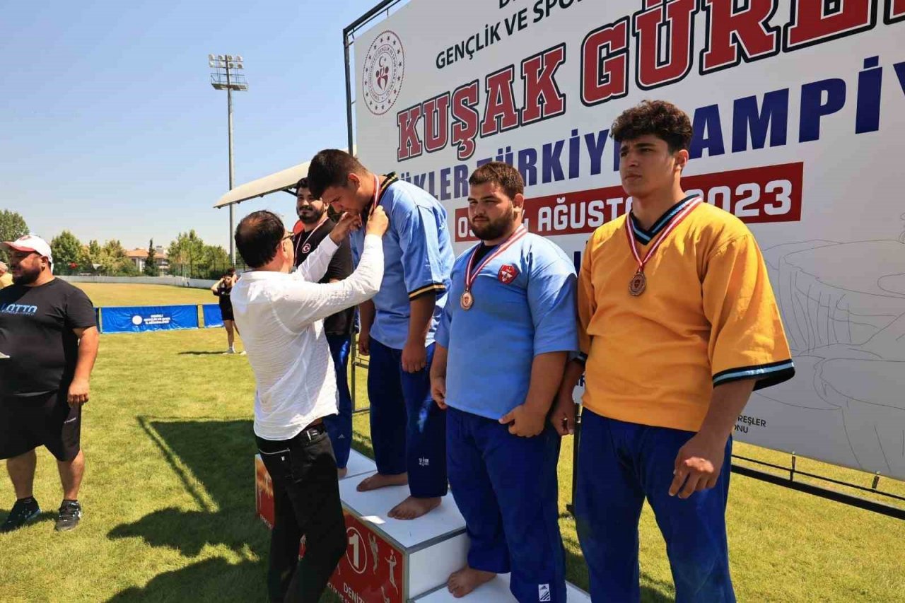 Kuşak güreşi heyecanı tamamlandı