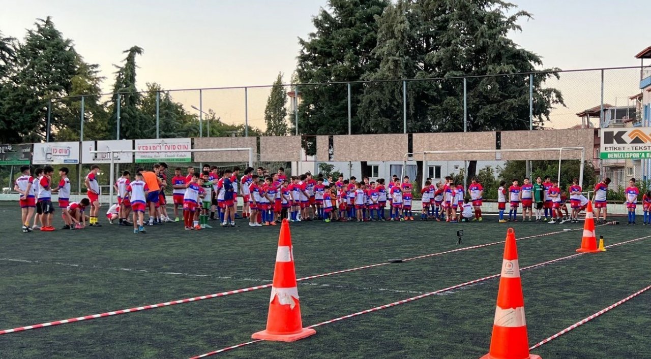 Mahalledeki suç oranlarını düşürmek için kurduğu kulüpte yıldız futbolcular yetişiyor